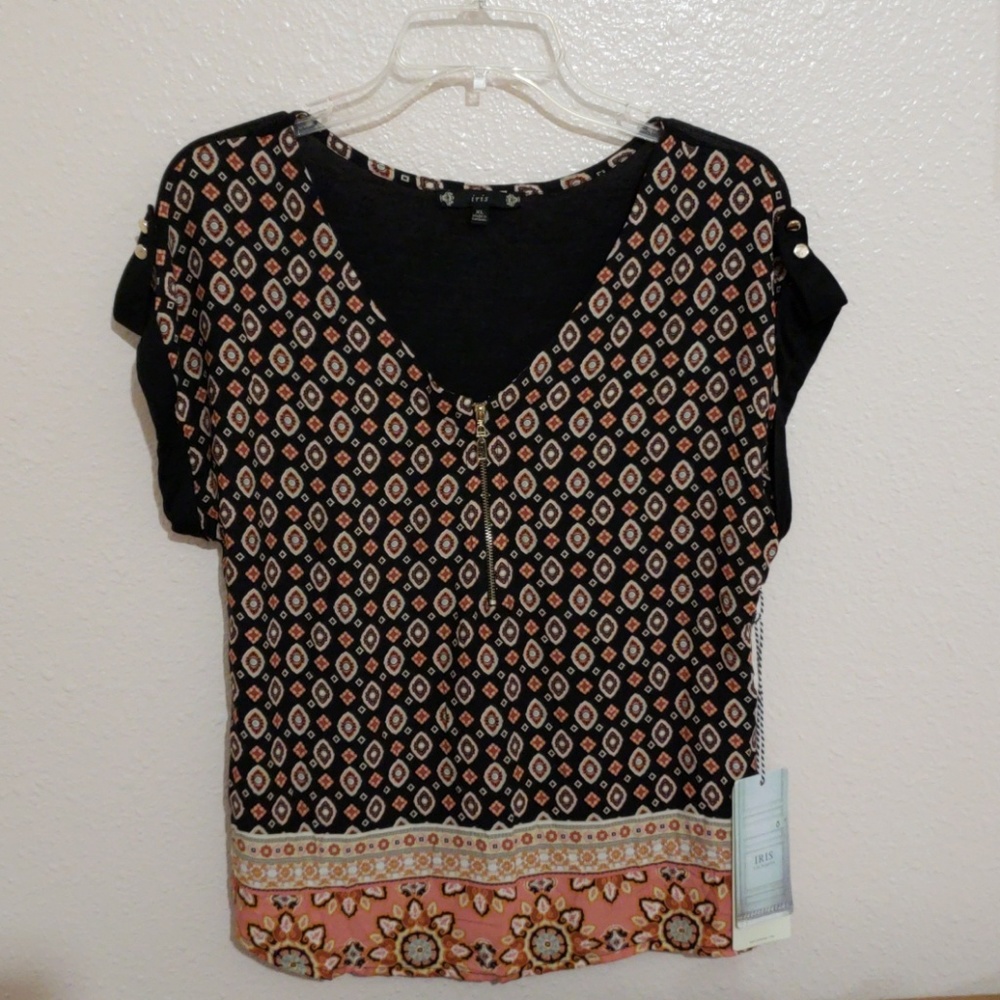 Iris Basic blavk,pink, and brown blouse